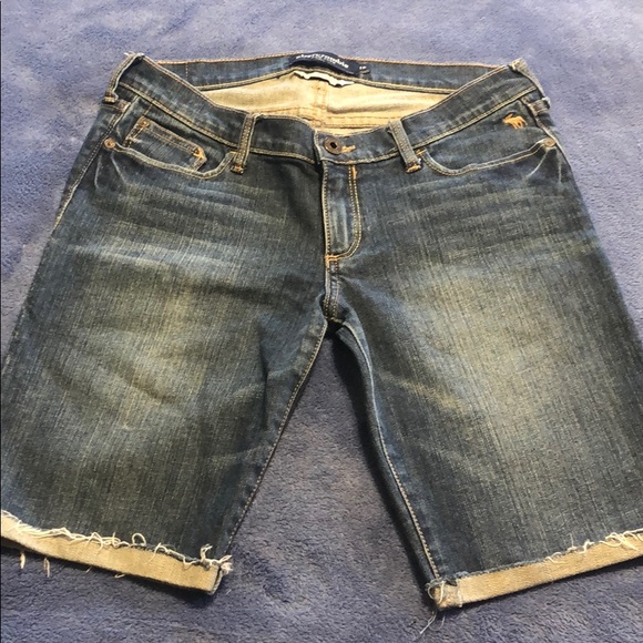 Abercrombie Bermuda Shorts - Picture 2 of 4